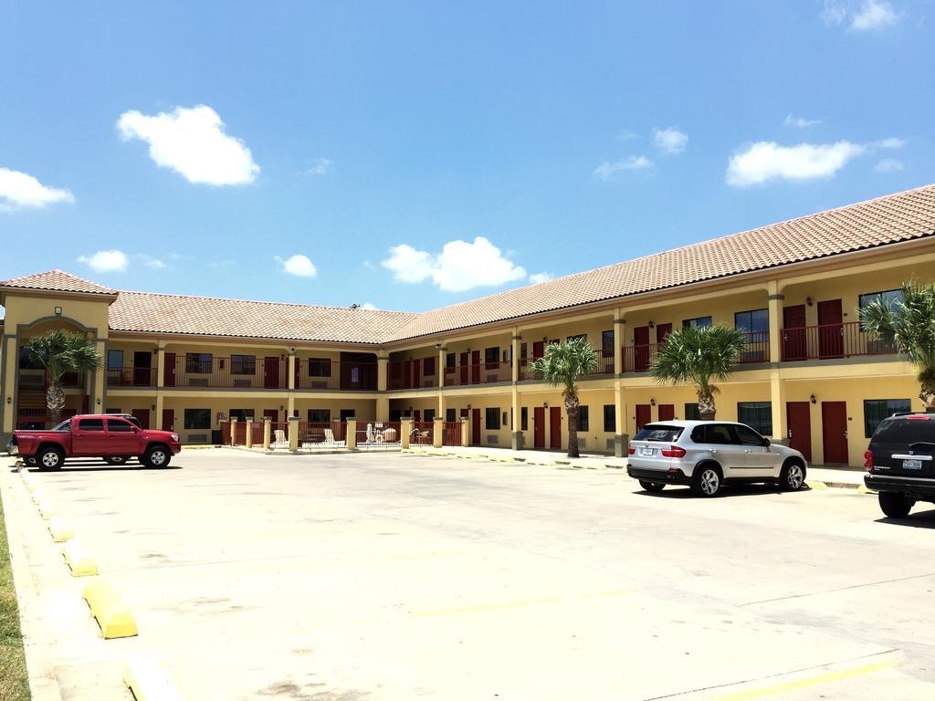 Boca Chica Inn And Suites Brownsville Exterior photo