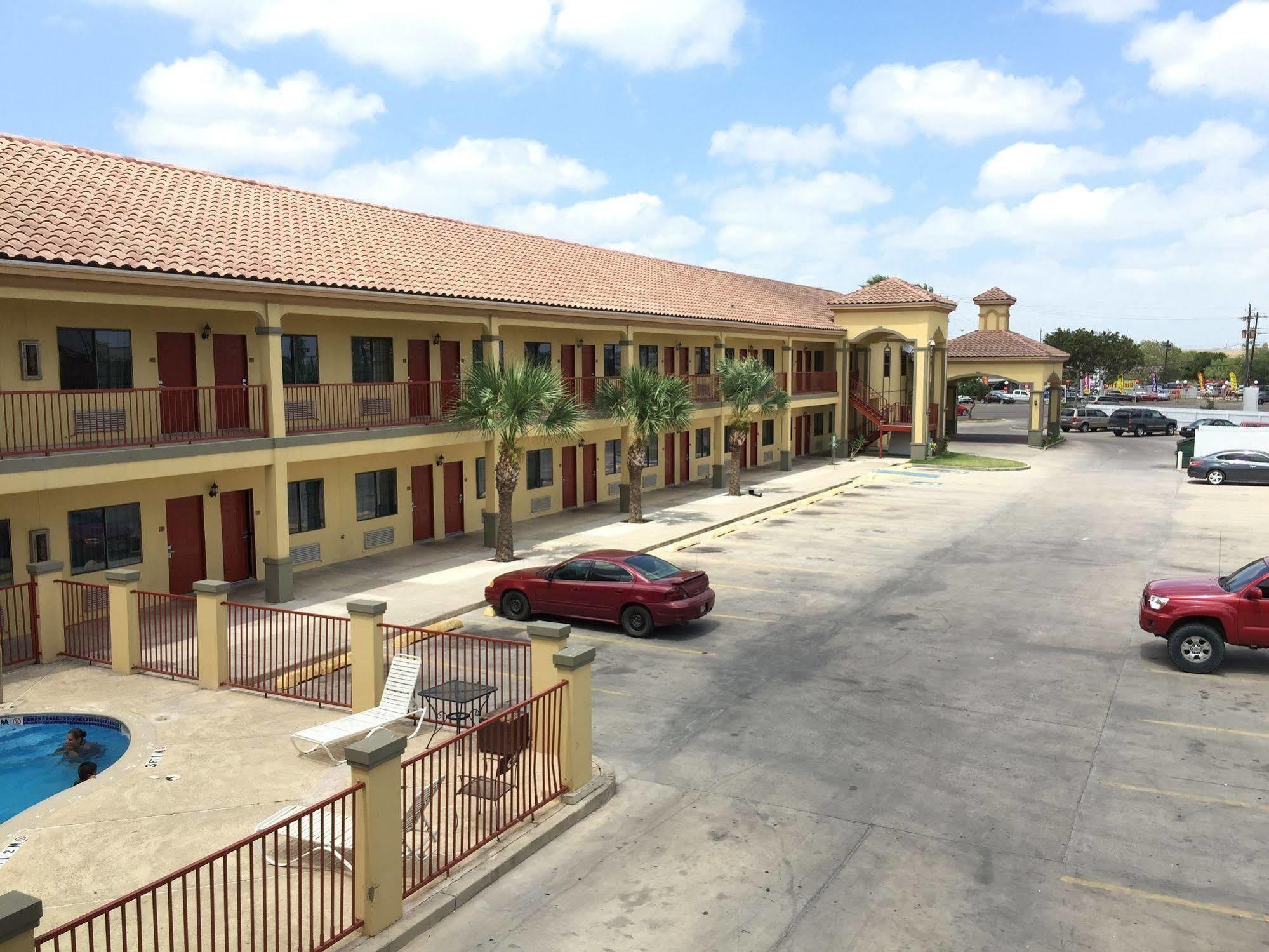 Boca Chica Inn And Suites Brownsville Exterior photo